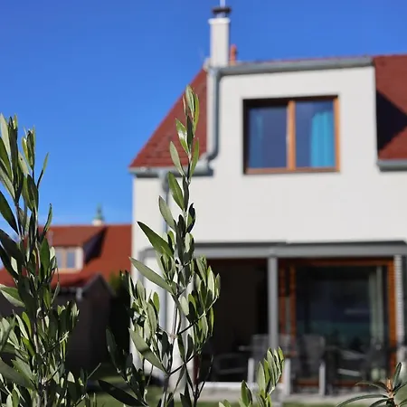 Veritas House 米库洛夫 外观 照片