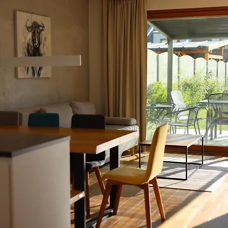 Veritas House 米库洛夫 外观 照片